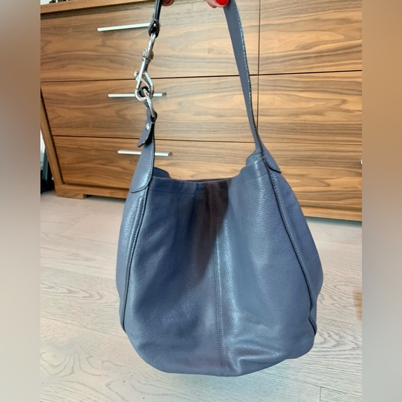 Coach Avery tote handbag Quality leather 💖 - Picture 4 of 6